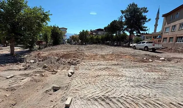 Beyağaç Çarşı Meydanı modern bir görünüme kavuşuyor