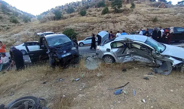 Mardin'de iki otomobil çarpıştı: 9 yaralı