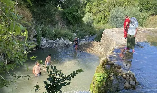 Atayurt Şelalesi doğal güzelliğiyle dikkat çekiyor