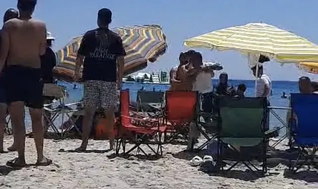 Çeşme'de plajda 'Şemsiyeni açamazsın' kavgası