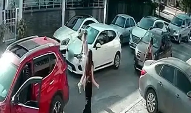 Trafikte araçtan inen 3 kadın çocuklu aileye saldırdı