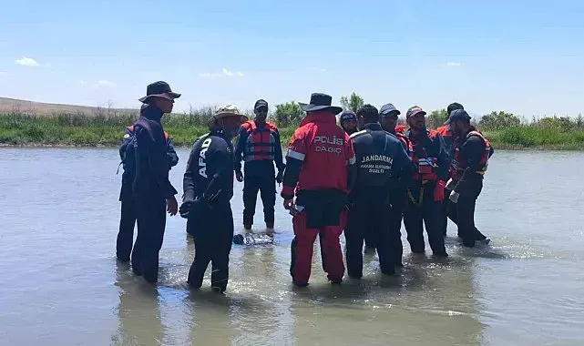 Çaya düşerek kaybolan küçük çocuğun cansız bedenine ulaşıldı