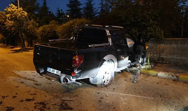 Alkollü ve ehliyetsiz sürücü duvara çarparak durabildi: 1 yaralı