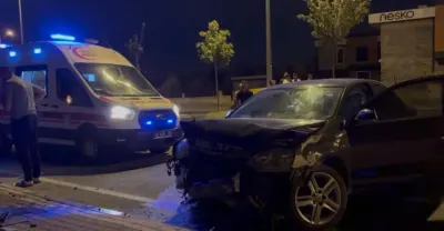 Kayseri Melikgazi'de Otomobil Duvara Çarptı: 1 Yaralı