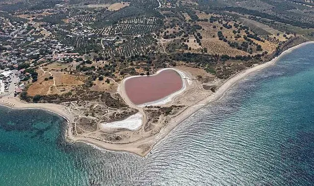 2 bin yıllık antik liman, kalpli pembe göle dönüştü