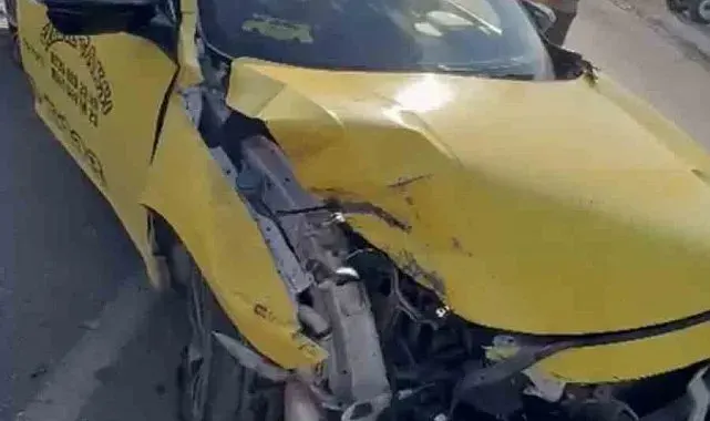 Patnos'ta hafif ticari taksi ile ot yüklü traktör çarpıştı: 3 yaralı