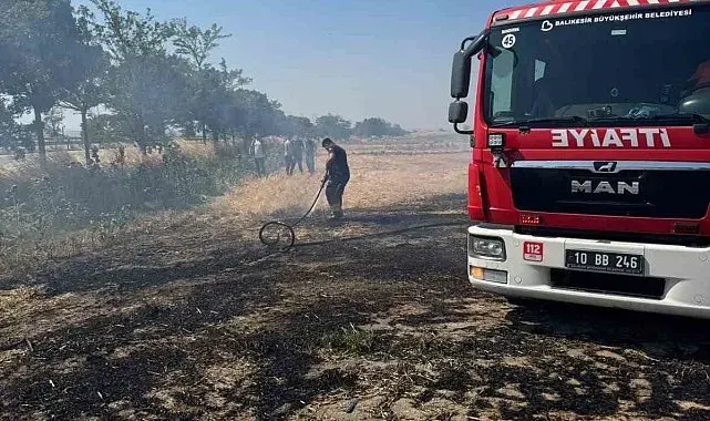 Bandırma'da çıkan anız yangını itfaiye ekiplerince söndürüldü