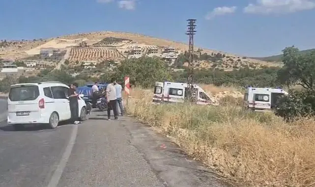 Gaziantep'te hafif ticari araç ile otomobil çarpıştı: 3 yaralı