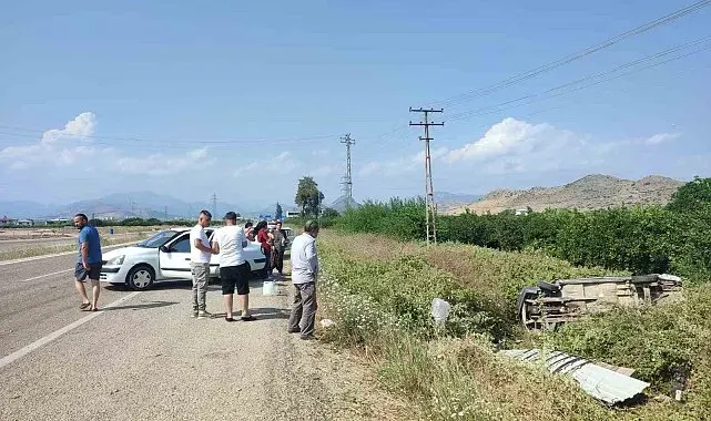 Otomobilin çarptığı araç bahçeye devrildi: 4 yaralı