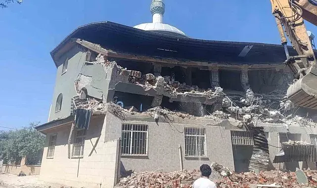 Manisa'da 28 yıllık cami yıkılıyor