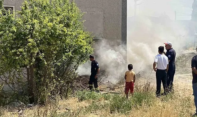 Eskişehir'de bir mahallede aynı anda iki yangın