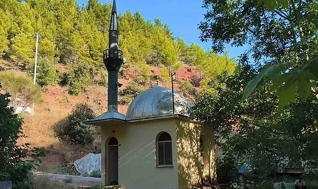 Mersin'de 9 metrekarelik cami dikkat çekiyor