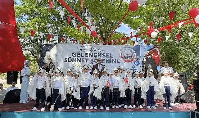 İlçedeki çocuklar toplu sünnet oldu, düzenlenen şenlikte doyasıya eğlendi