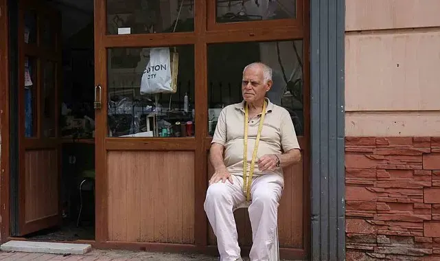 3 metrekarelik dükkanda konfeksiyona direniyor