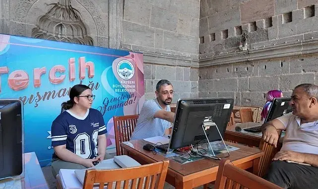 Büyükşehir'in ücretsiz LGS tercih danışmanlığına yoğun ilgi: Veli ve öğrencilerden tam not