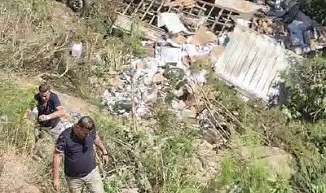 Kumluca'da şarampole devrilen kamyon şoförü hayatını kaybetti