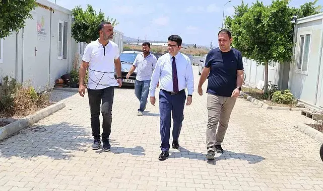 Arsuz'da konteyner kentlerin tahliyesiyle ilgili vatandaşlarla bir araya gelindi