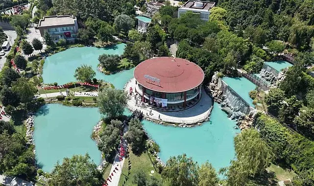 Esenyurt'a 2 yeni yatırım: Gümüş Sosyal Tesisi ve Kıbrıs 74 Emekli evi hizmete açıldı