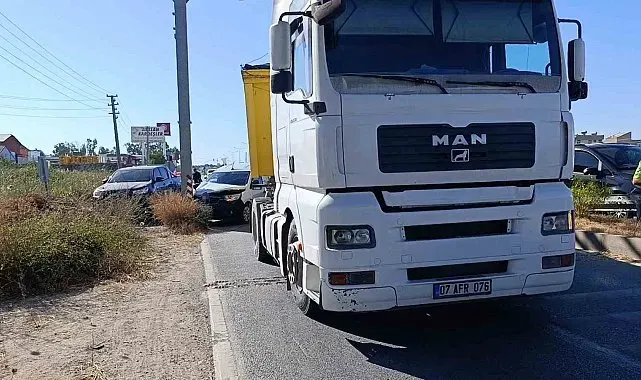 Tali yola sapan kamyona çarpmamak için Kent Güvenlik Yönetim Sistemi direğine çarptı