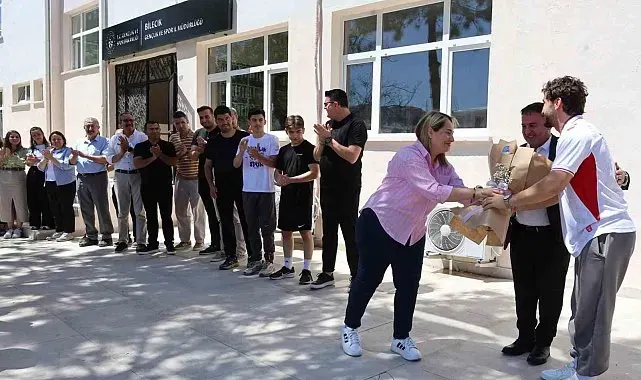 Avrupa Şampiyonu Bilecikli güreşçiye coşkulu karşılama