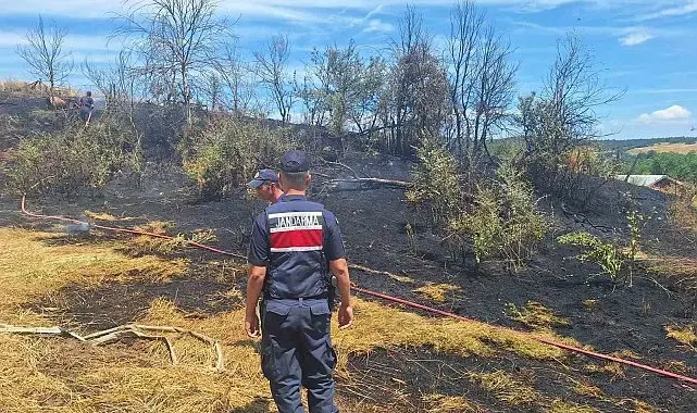 Mezarlık altındaki ot yangını korkuttu