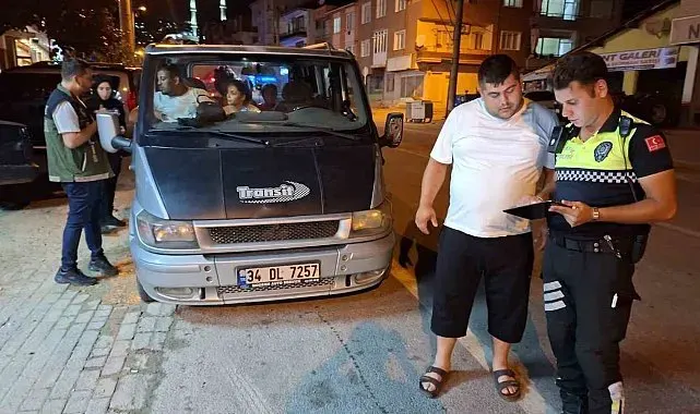 Bursa polisinden 'Huzur' uygulaması: 1 kişi yakalandı, 24 sürücüye ceza yazıldı