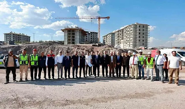 Vali Karakaya, Ahlat'taki Ahıskalı Türkleri TOKİ konutlarını inceledi