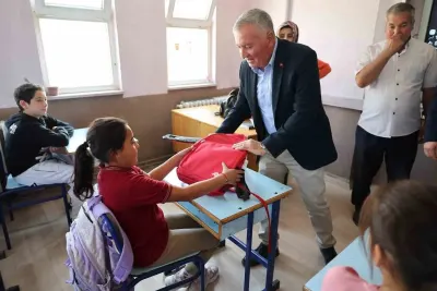Honaz Belediyesi'nden Öğrencilere Okul Çantası Desteği