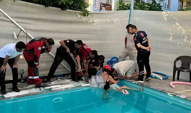Havuzda kolu sıkışan 4 yaşındaki çocuk kurtarıldı
