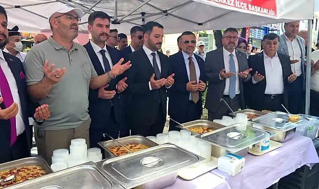 MHP Kütahya İl Başkanlığı'ndan vatandaşlara aşure ikramı