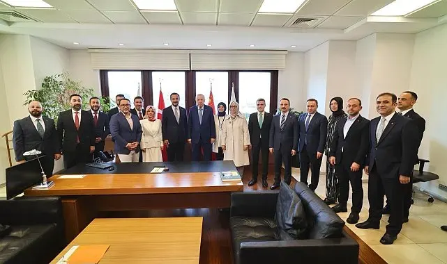 Cumhurbaşkanı Erdoğan, AK Parti İstanbul İl Başkanlığını ziyaret etti