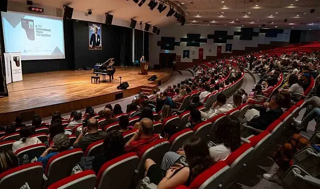 Genç piyanist Defne Sözen'den çifte şampiyonluk