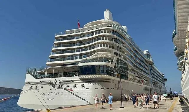 Dev kruvaziyerler Bodrum'a demir attı: 3 bin 319 turist geldi