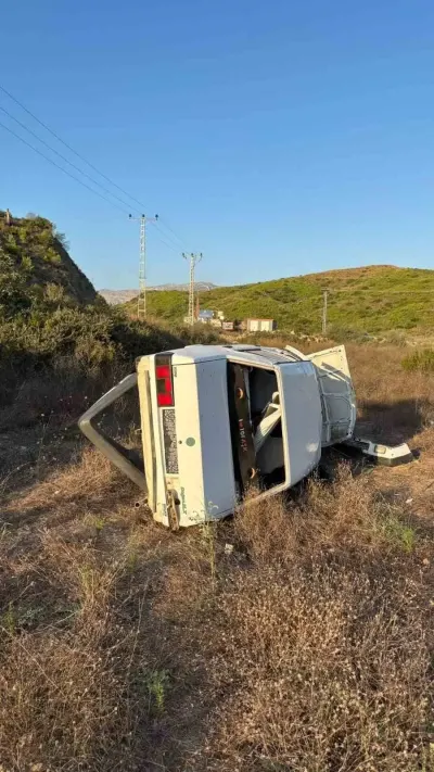 Antalya Manavgat'ta Şarampole Yuvarlanan Otomobilin Sürücüsü Yaralandı
