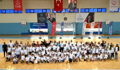 Karacabey'de Yaz Spor Okullarına Büyük İlgi: 4 Bin Gencin Yaz Tatili Sporla Doldu