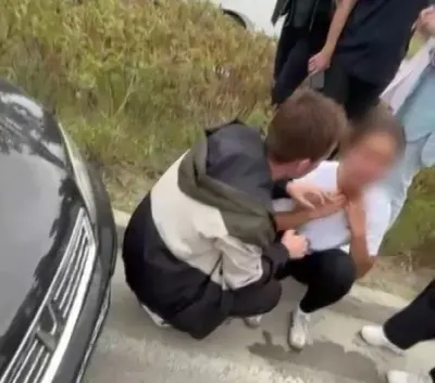 Eskişehir'de Kaza Yapan Sürücü Kadın Ön Tekerleğin Kırıldığını Görünce Sinir Krizi Geçirdi