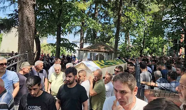 Aynı motosiklette can veren anne-baba gözyaşlarıyla uğurlandı