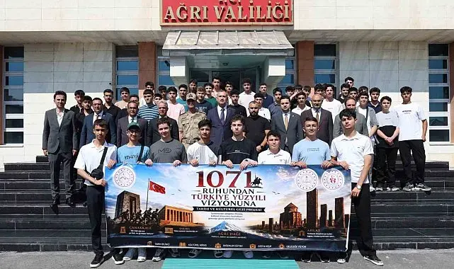 Ağrı'dan tarih ve değerler yolculuğuna ilk öğrenci kafilesi uğurlandı