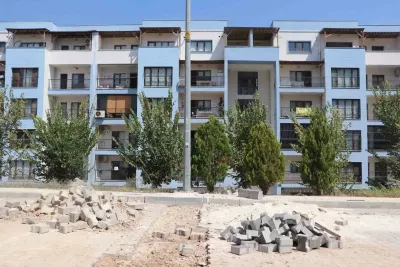 Adana Sarıçam'da Toplu Konut Sakinlerinden Yol İsyanı: Devlet TOKİ Yaptı, Belediyeler Yolu Unuttu