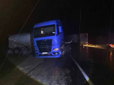 Bolu Mudurnu'da Yağmur Nedeniyle Kayan Tır Kazaya Neden Oldu: 2 Yaralı