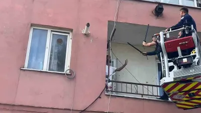 Bursa'da Mahkeme Kararlı Hastane Sevki: Bıçakla Polise Direnen Gencin 2 Saatlik Eylemi Son Buldu