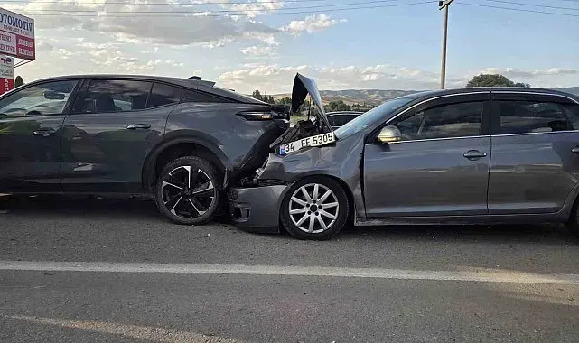 Ankara'da zincirleme kazada 5 araç birbirine girdi: 5 yaralı
