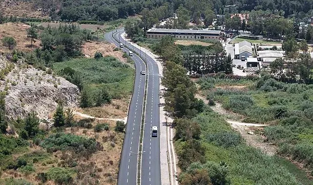 Pamucak yolu baştan sona yenilendi