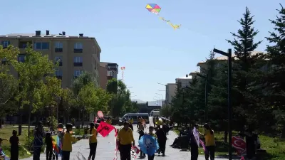 Kars’ta Öğrencilerden Gazze’deki Çocuklar İçin Anlamlı Uçurtma Etkinliği