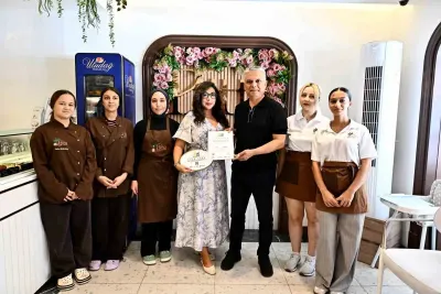 Muratpaşa'da Gıda Güvenliği ve Hijyen Standartları Yükseliyor: Gold Town Sertifikaları Dağıtılıyor