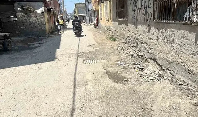 Bozuk yollar mahalleliyi isyan ettirdi