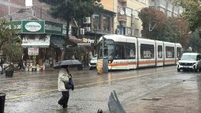 Eskişehir'de Sağanak Yağış Hayatı Olumsuz Etkiledi: Meteoroloji Uyarmıştı