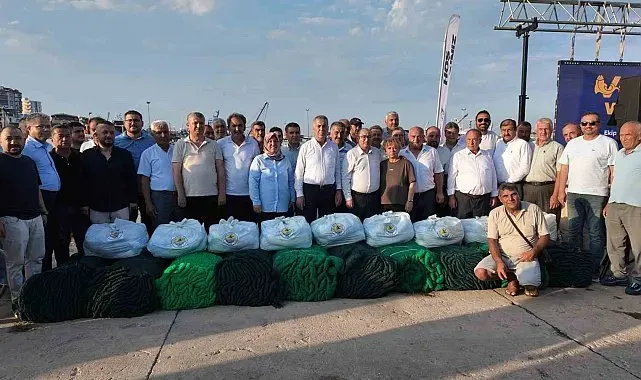 Erdemli'de balıkçılara ekipman desteği