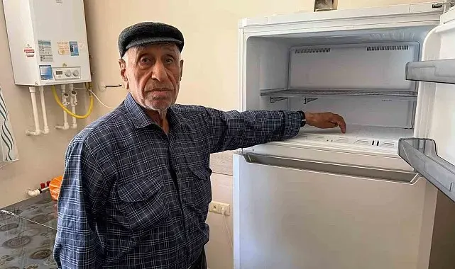 Sahte polisler yaşlı adamın önce elini öptüler sonra buzluktaki 351 bin TL'lik altınları götürdüler
