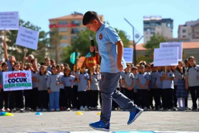 Elazığ'da Öğrencilerden Gazzeli Akranları İçin Destek Etkinliği